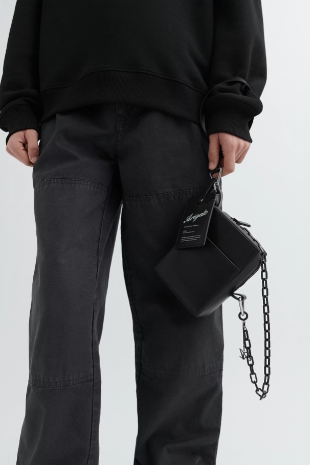 キュービック レザー ポーチ ブラック アクセル アリガト