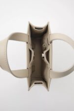 アクセル アリガト トレイト モノグラム レザーバッグ ペールベージュ - 画像 (6)
