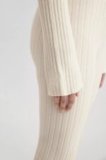 シグネチャー フレア パンツ エクリュ アクセル アリガト - 画像 (4)